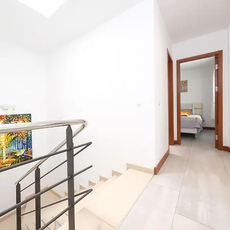 Lanzarote 2-private Pool, Bbq, Air-con Holiday home *