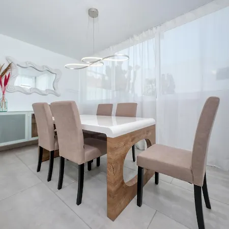 Holiday home Lanzarote 2-private Pool, Bbq, Air-con Playa Blanca (Lanzarote)