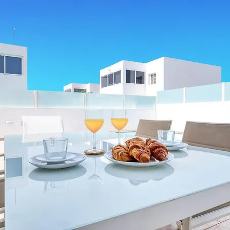 Holiday home Lanzarote 2-private Pool, Bbq, Air-con *