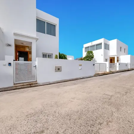Lanzarote 2-private Pool, Bbq, Air-con Holiday home Playa Blanca (Lanzarote)