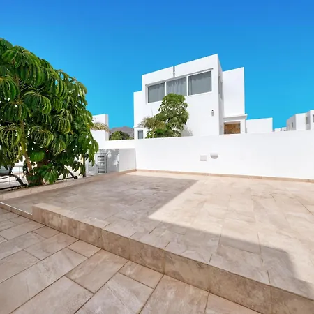 Lanzarote 2-private Pool, Bbq, Air-con *